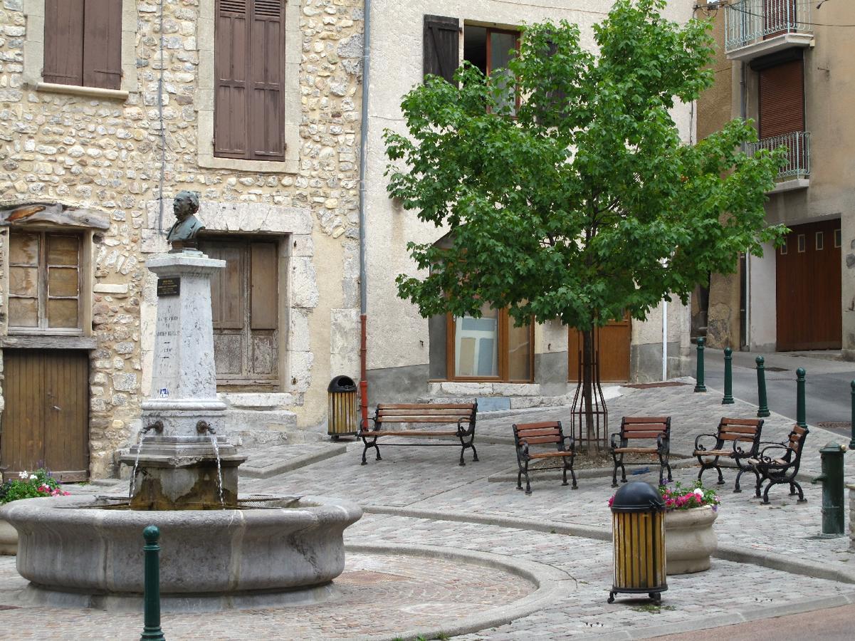Au Vieux Tilleul Bed and Breakfast Veynes Buitenkant foto