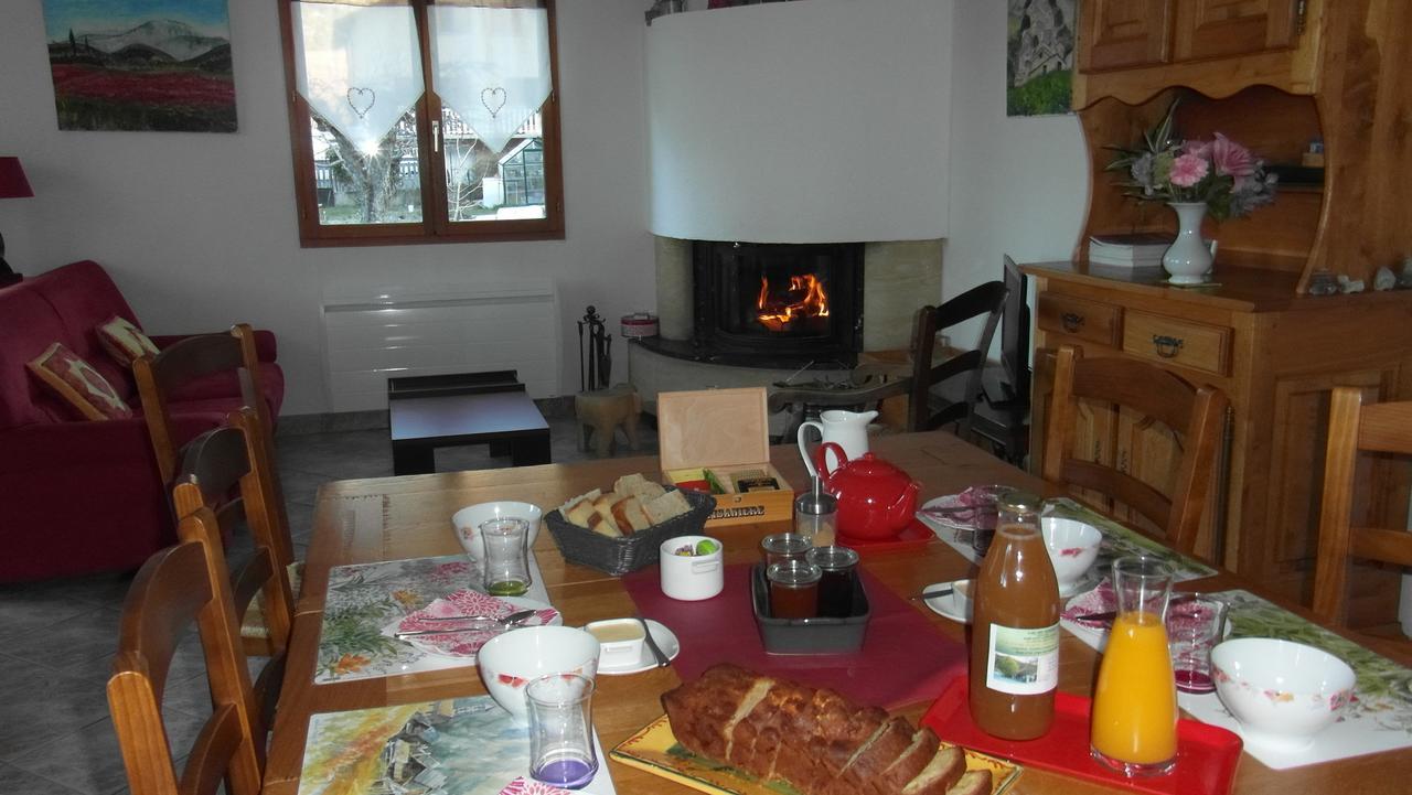 Au Vieux Tilleul Bed and Breakfast Veynes Buitenkant foto